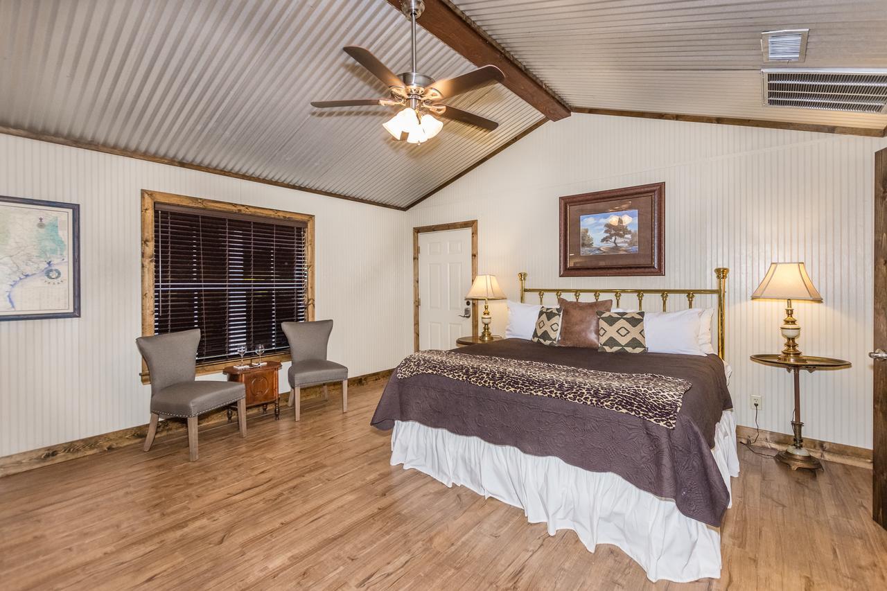 Vineyard Trail Cottages- Adults Only Fredericksburg Habitación foto