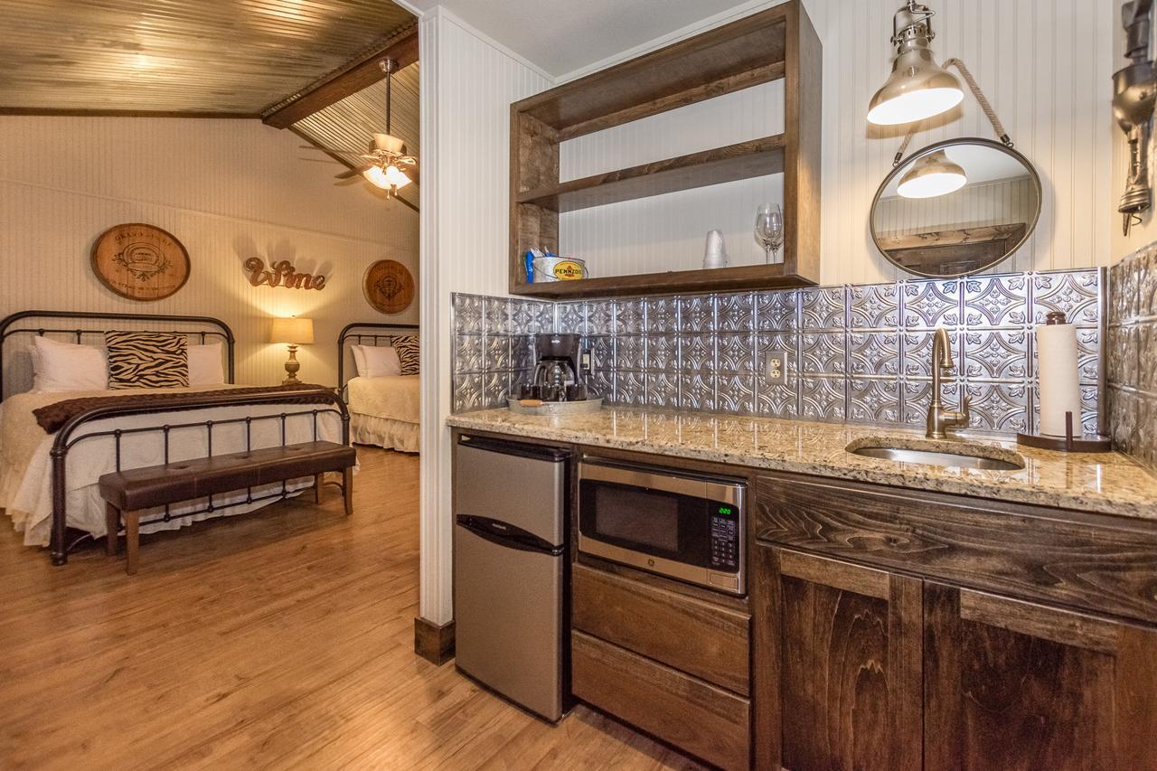 Vineyard Trail Cottages- Adults Only Fredericksburg Habitación foto