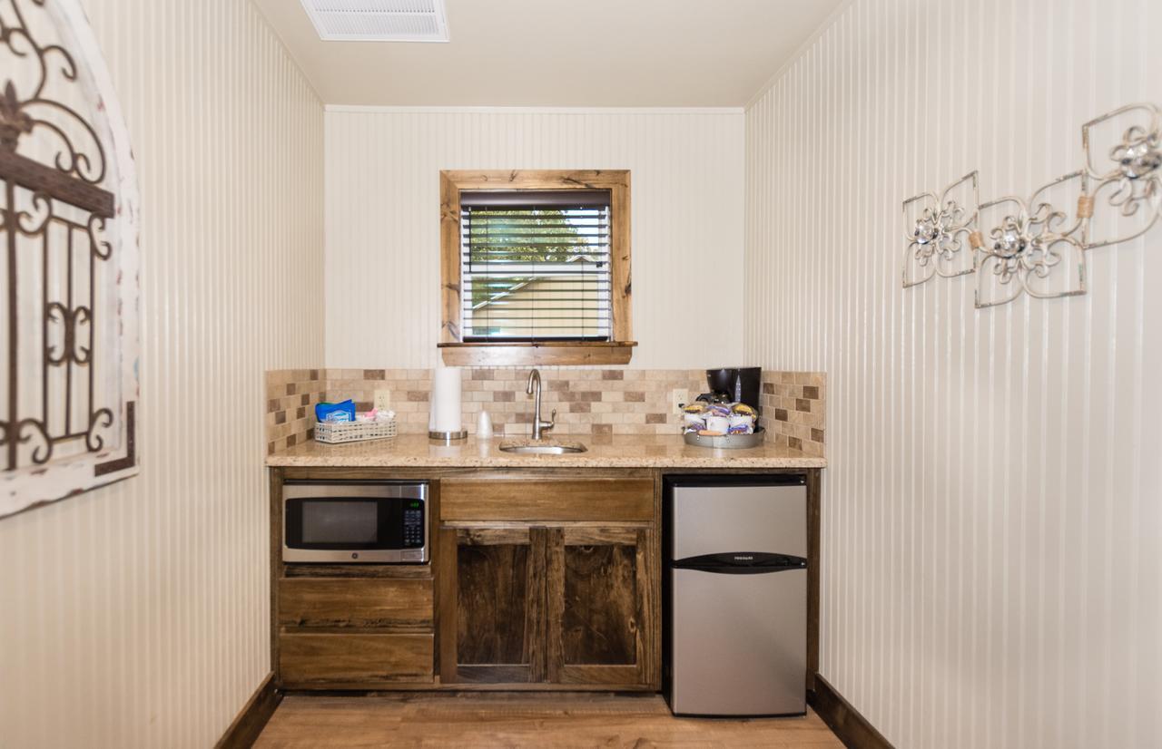 Vineyard Trail Cottages- Adults Only Fredericksburg Habitación foto