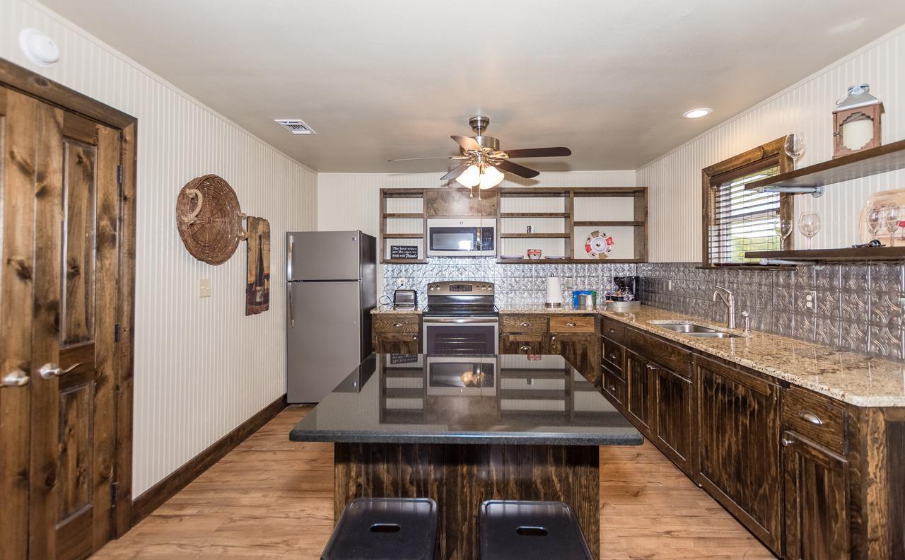 Vineyard Trail Cottages- Adults Only Fredericksburg Habitación foto