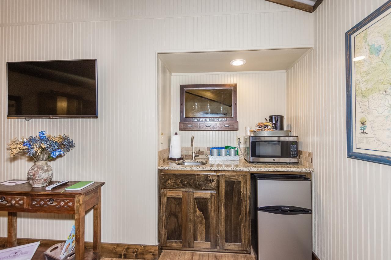 Vineyard Trail Cottages- Adults Only Fredericksburg Habitación foto