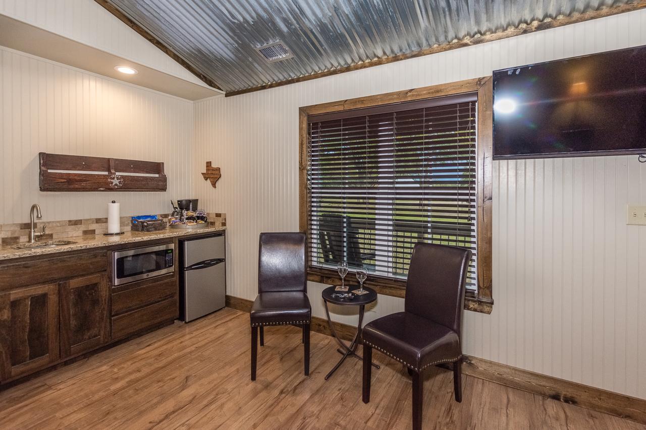 Vineyard Trail Cottages- Adults Only Fredericksburg Habitación foto