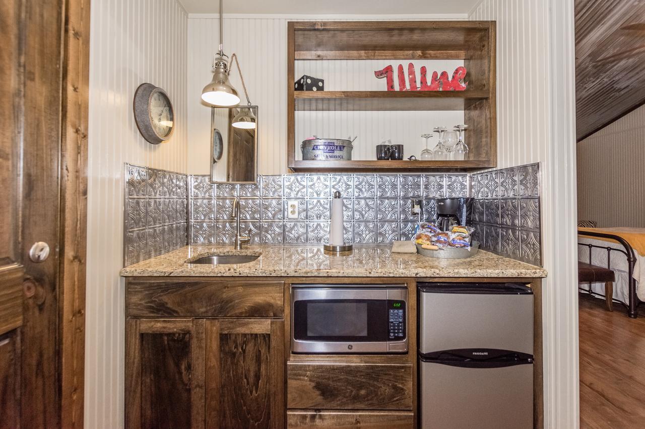 Vineyard Trail Cottages- Adults Only Fredericksburg Habitación foto
